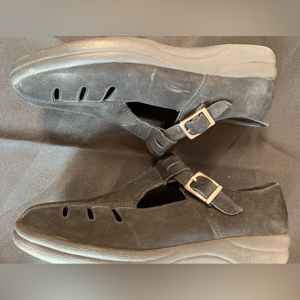 Naturalized Black Suede Women’s Shoes. Size 8.5 - Picture 4 of 9